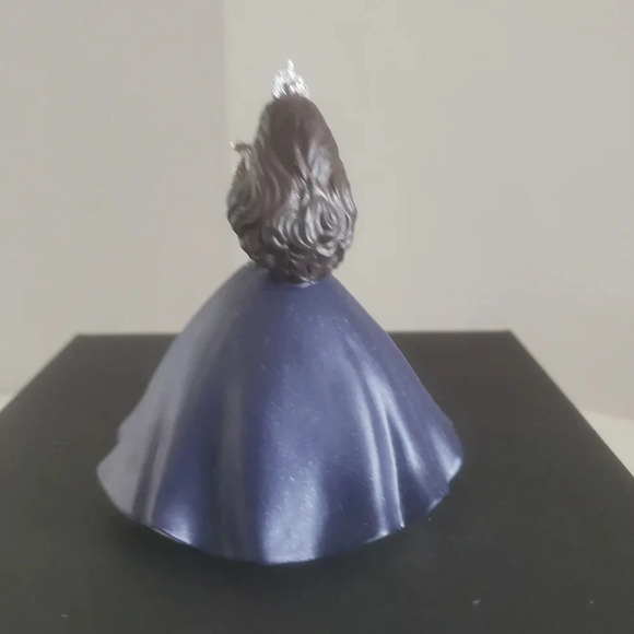 1999 Hallmark Barbie  Millennium Princess Keepsake Tree Ornament. - Picture 2 of 6